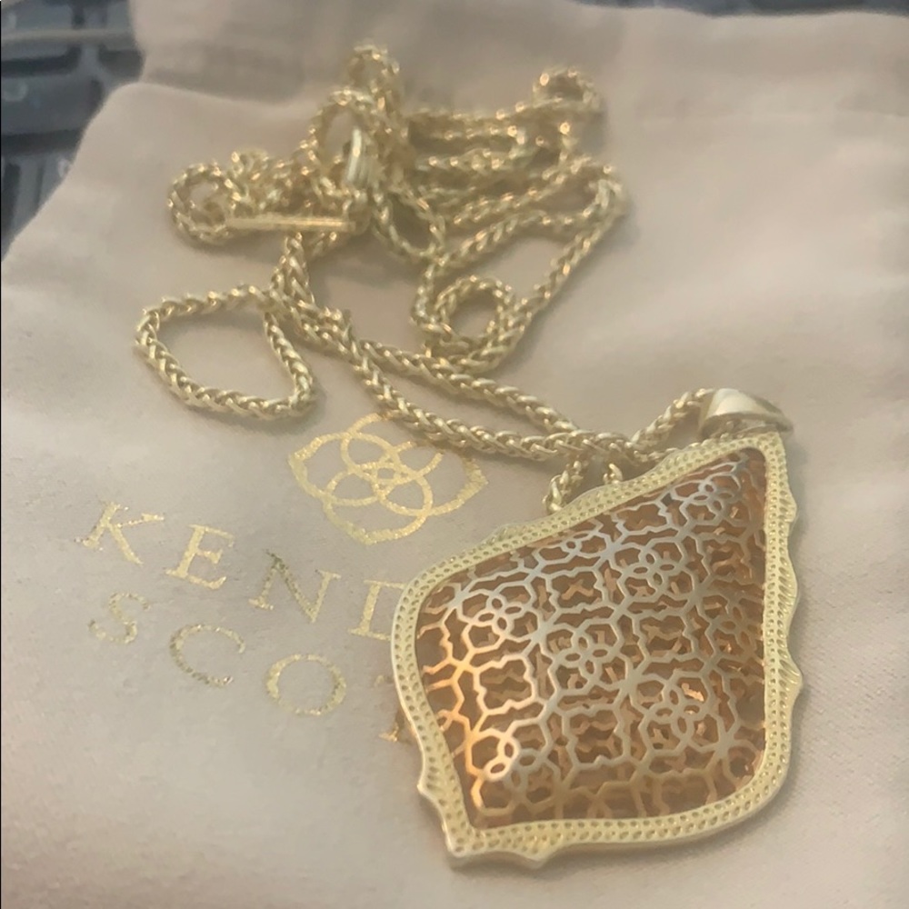 Kendra Scott necklace
